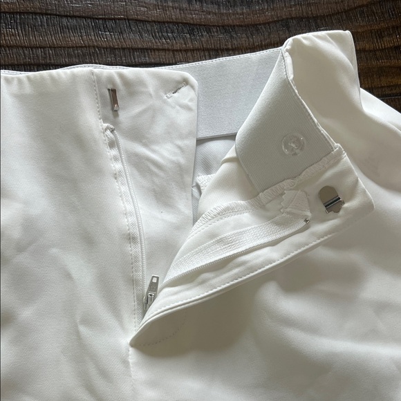 Boutique White Shorts - Picture 3 of 5